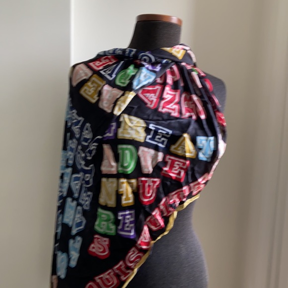 Louis Vuitton Silk Scarf/Wrap - Picture 7 of 16